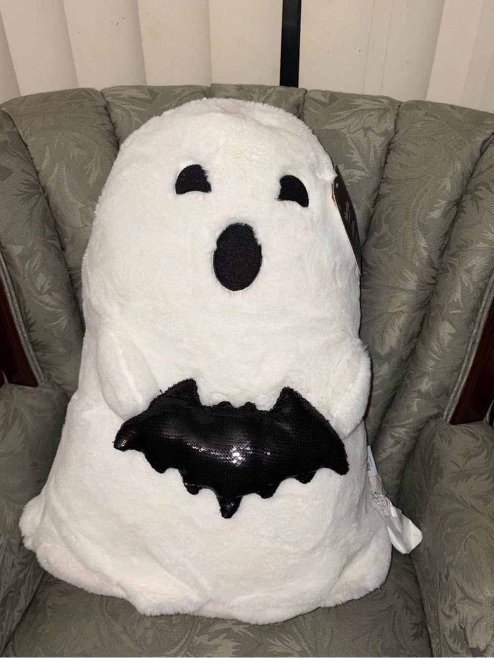 NWT soft white faux fur 24” ghost pillow Martha Stewart Collection